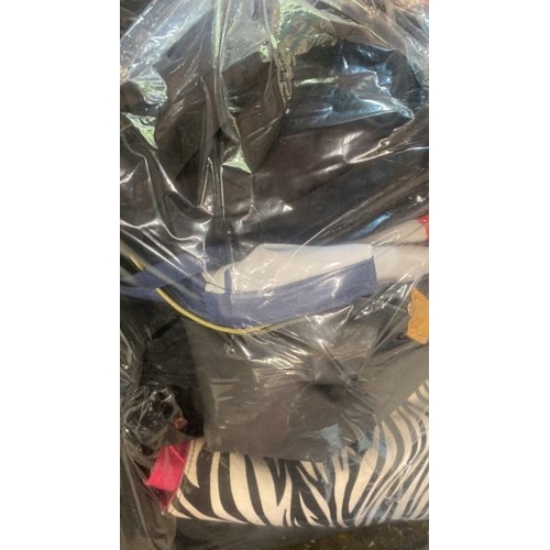 6054 - BAG OF PRE-OWNED RUCKSACKS / e31