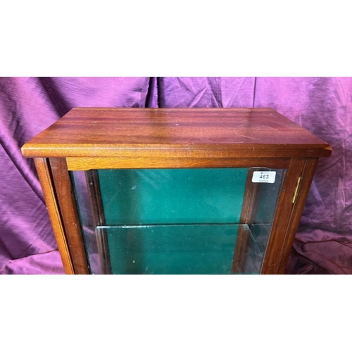 463 - Early 20th century glazed display cabinet with green felt lined interior and single glass shelf, 65c... 