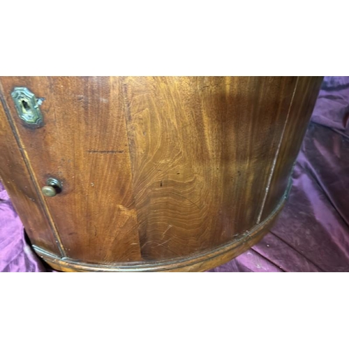 464 - A Geogian oak corner cupboard, 100cm (h) x 60cm (w) x 40cm (d), in need of restoration  / All lots a... 