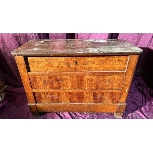 476 - An 18th century mahogany bachelors chest of three drawers, requires some restoration, 70cm (h) x 95c... 