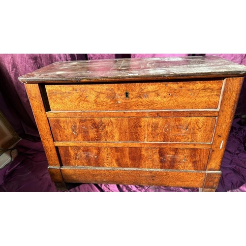 476 - An 18th century mahogany bachelors chest of three drawers, requires some restoration, 70cm (h) x 95c... 