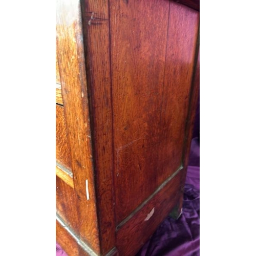 476 - An 18th century mahogany bachelors chest of three drawers, requires some restoration, 70cm (h) x 95c... 