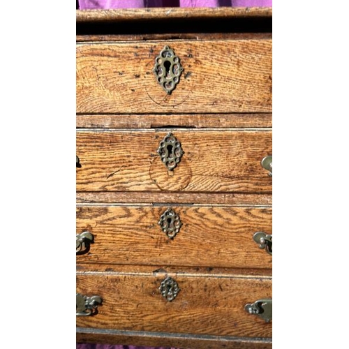 477 - An 18th century bachelors chest of four graduated drawers on bracket feet in oak, with good color an... 