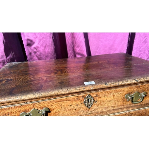 477 - An 18th century bachelors chest of four graduated drawers on bracket feet in oak, with good color an... 