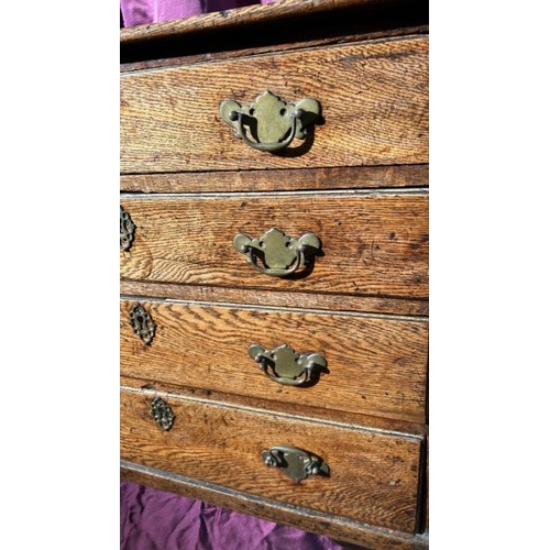 477 - An 18th century bachelors chest of four graduated drawers on bracket feet in oak, with good color an... 