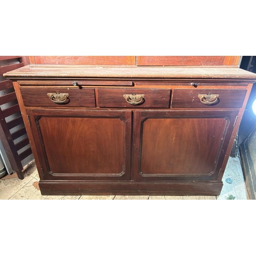 482 - An early 20th century mahogany gunsmith's cabinet with glazed upper and sectional green bazed gunrac... 