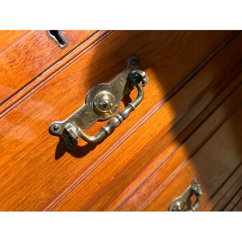 500 - A c.1900 century fine quality walnut linen press with four original slides, locks and brass fixtures... 