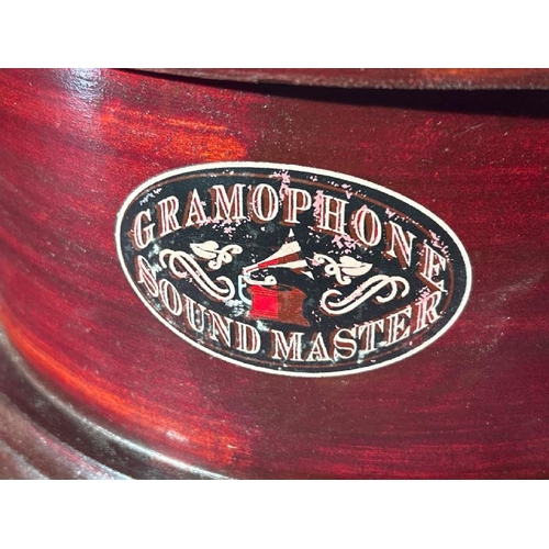 521 - A Soundmaster Gramophone  / All lots are located at The Barn, Hampstead Farm, Nr Henley on Thames, O... 