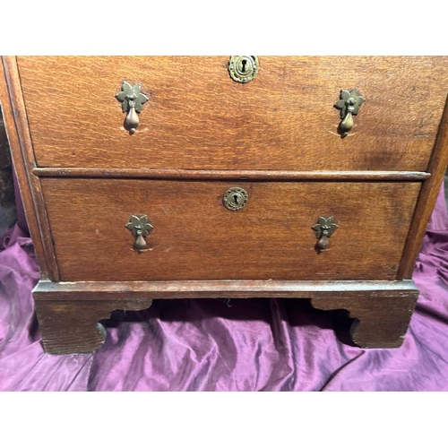 542 - An 18th century bachelorette's chest of drawers in oak with original brass fixtures, 79cm (h) x 80cm... 