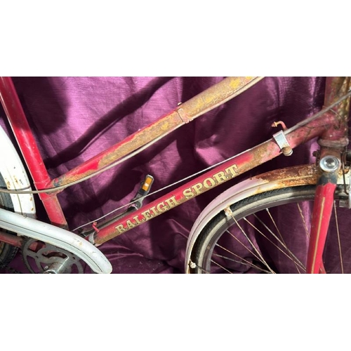 575 - A vintage Raleigh Sport bicycle  / All lots are located at The Barn, Hampstead Farm, Nr Henley on Th... 