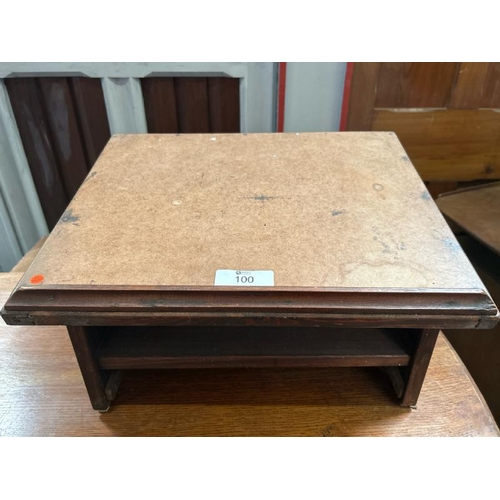 100 - A table top lecturn, 30cm (h) x 50cm (w) x 40cm (d)  / All lots are located at Gower Reclamation, Un... 