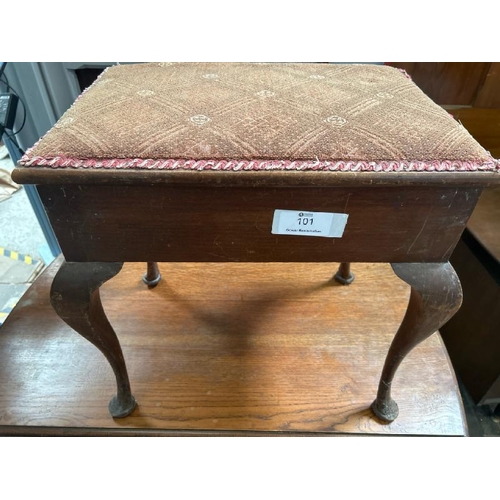 101 - A Victorian upholstered piano stool on carved oak cabriole legs, with folding lid and storage compar... 