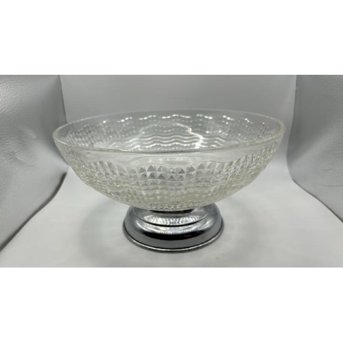 106 - Two similar cut class fruit bowls, 24cm (dia)  / All lots are located at Gower Reclamation, Unit 17b... 