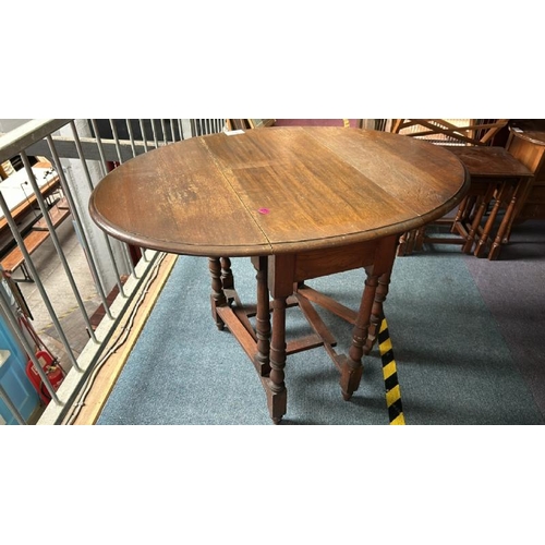 162 - Circular oak drop leaf table on turned legs, 73cm (h) x 105cm (w)   / All lots are located at Gower ... 