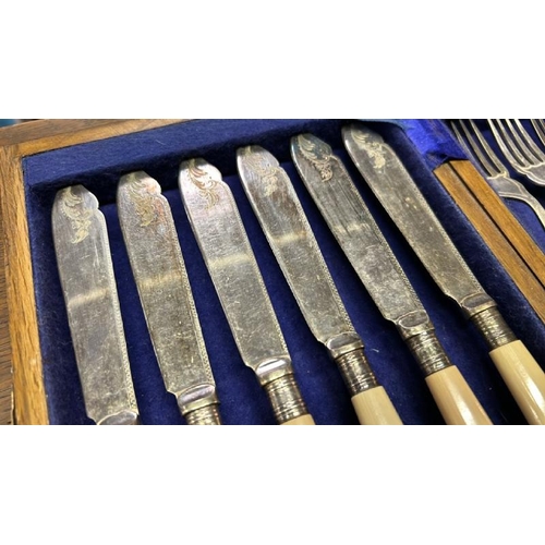 170 - Vintage TT & Co. silver plated fish knives and fork in case  / All lots are located at Gower Reclama... 