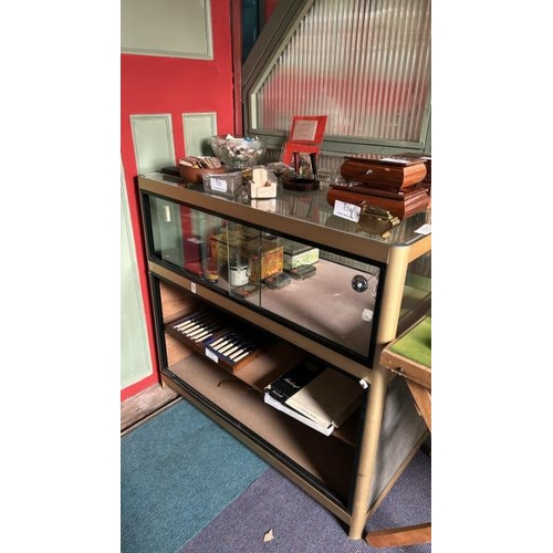 181 - Display cabinet with lights, 92cm (h) x 100cm (w) x 50cm (d), some minor damage to front glass panel... 