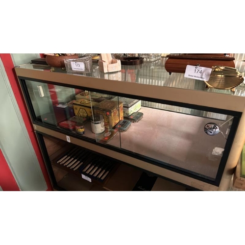 181 - Display cabinet with lights, 92cm (h) x 100cm (w) x 50cm (d), some minor damage to front glass panel... 