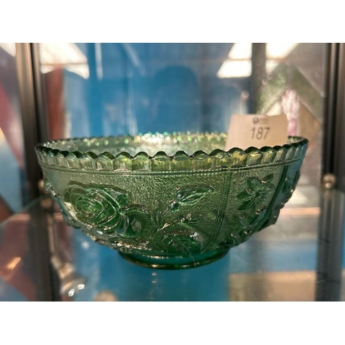 187 - Uranium glass bowl, 17cm (dia)  / All lots are located at Gower Reclamation, Unit 17b, Crofty Indust... 