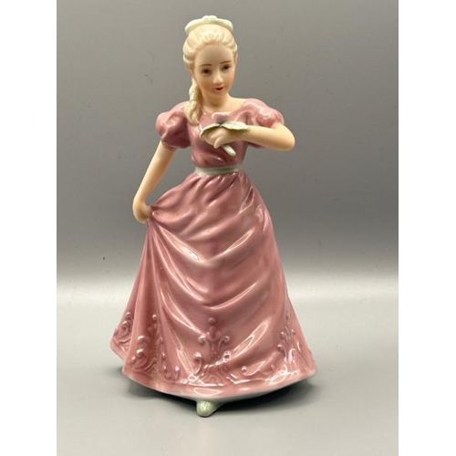 195 - Regal House Collection figurine KOR011, 15cm high, in good condition  / All lots are located at Gowe... 