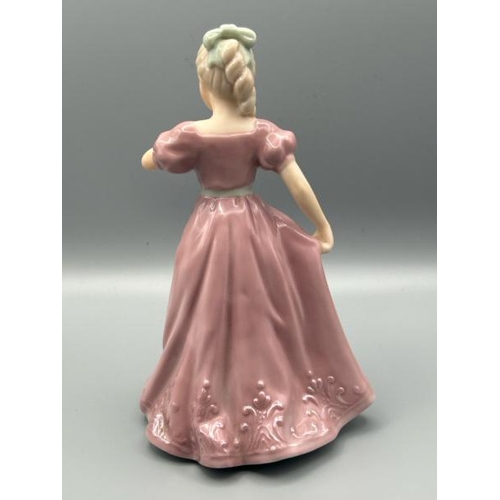 195 - Regal House Collection figurine KOR011, 15cm high, in good condition  / All lots are located at Gowe... 