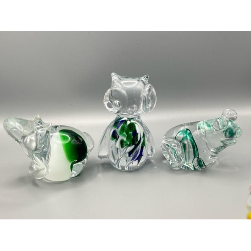 207 - Group of three glass murano style animal paperweights including an owl, frog and hippo, tallest 10cm... 