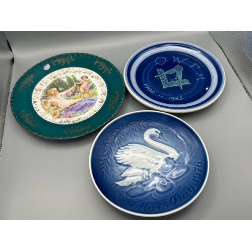 216 - Three decorative plates, largest 19cm diameter  / All lots are located at Gower Reclamation, Unit 17... 