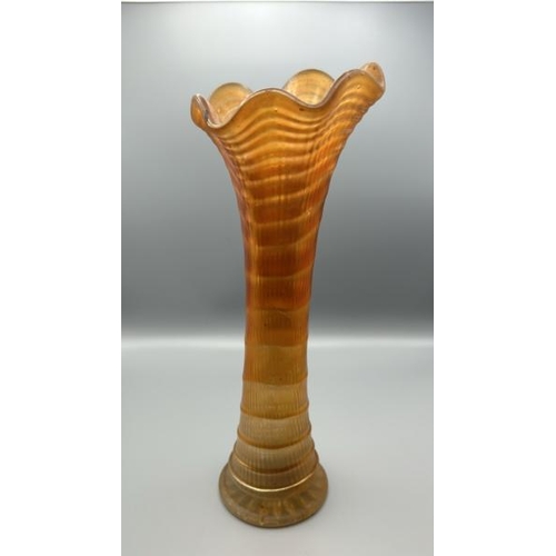 243 - Glass tulip vase, 26cm high  / All lots are located at Gower Reclamation, Unit 17b, Crofty Industria... 