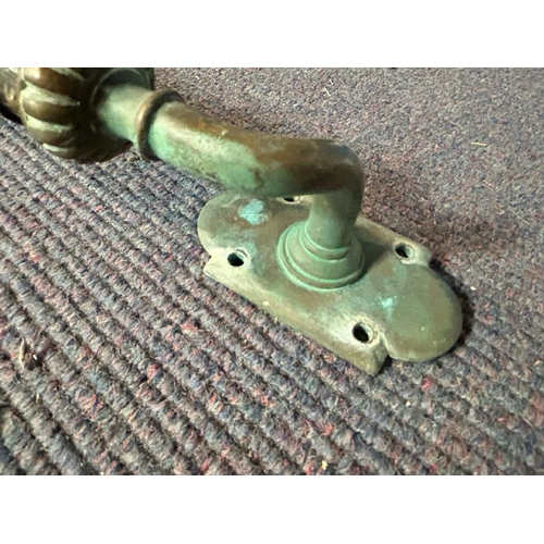 312 - A copper and oak door handle, 36cm (l)  / All lots are located at Gower Reclamation, Unit 17b, Croft... 