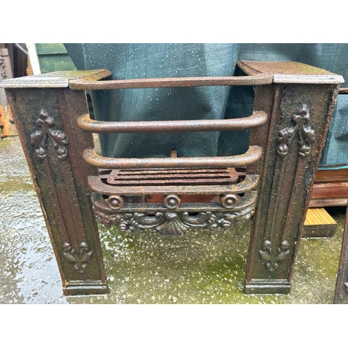 321 - Cast iron hob grate, 46cm (h) x 51cm (w) x 25cm (d)  / All lots are located at Gower Reclamation, Un... 