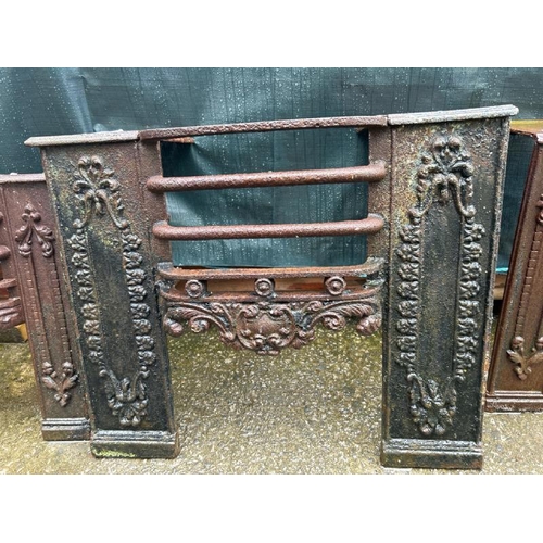 323 - Cast iron hob grate, 53cm (h) x 61cm (w) x 29cm (d)  / All lots are located at Gower Reclamation, Un... 