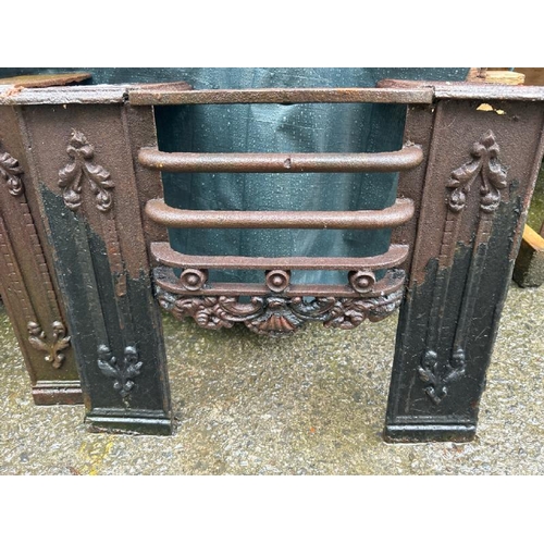 325 - Cast iron hob grate, 46cm (h) x 51cm (w) x 25cm (d)  / All lots are located at Gower Reclamation, Un... 