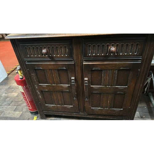 343 - Small oak dresser, 172cm (h) x 92cm (w) x 41cm (d)  / All lots are located at Gower Reclamation, Uni... 