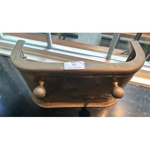 40 - A brass fender, 26cm (h) x 47cm (w) x 20cm (d)  / All lots are located at Gower Reclamation, Unit 17... 