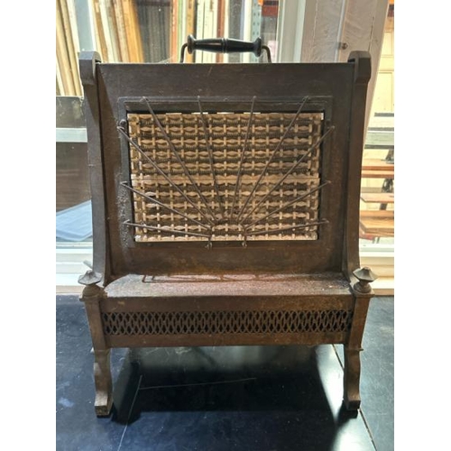 43 - A vintage electric heater, 47cm (h) x 38cm (w) x 20cm (d)  / All lots are located at Gower Reclamati... 