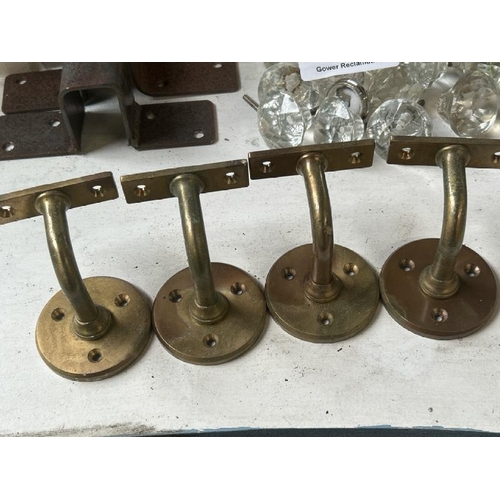 507 - Four brass wall brackets  / All lots are located at Gower Reclamation, Unit 17b, Crofty Industrial E... 