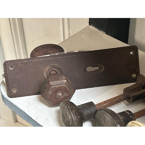 519 - Assorted vintage door handles and backplates  / All lots are located at Gower Reclamation, Unit 17b,... 