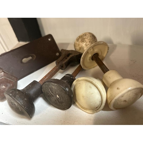 519 - Assorted vintage door handles and backplates  / All lots are located at Gower Reclamation, Unit 17b,... 