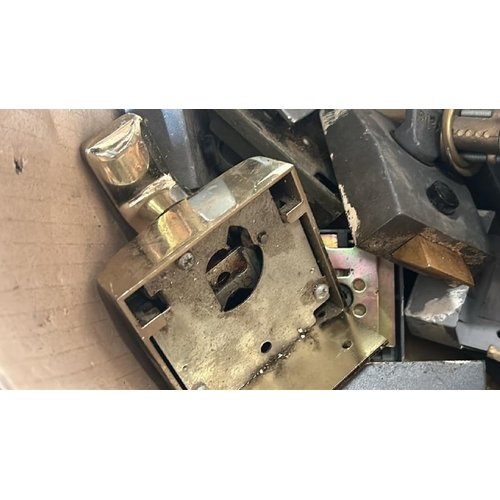 529 - Box of approx fourteen Yale locks, no keys  / All lots are located at Gower Reclamation, Unit 17b, C... 