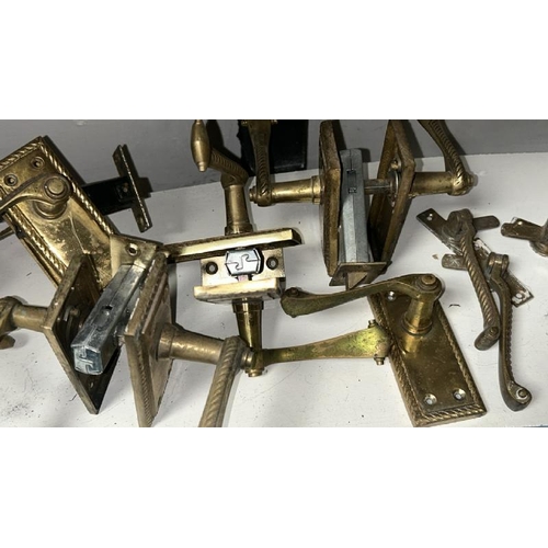 530 - Five sets of brass door handles with rope design with four matching window latches  / All lots are l... 