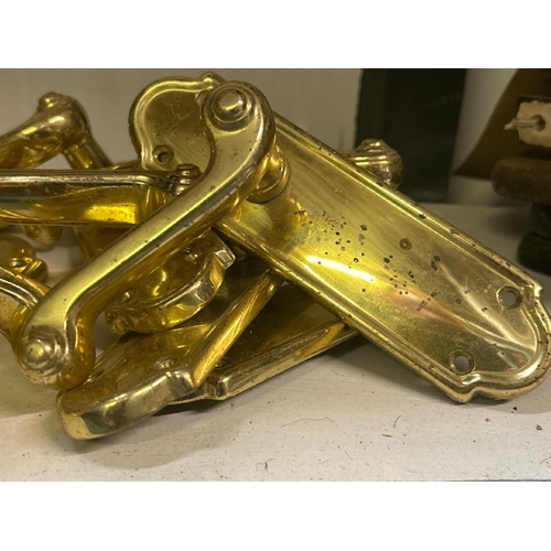 534 - Nine matching brass door handles with backplates, 17cm (h)  / All lots are located at Gower Reclamat... 