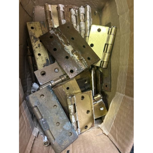 537 - Box of brass door hinges, assorted sizes   / All lots are located at Gower Reclamation, Unit 17b, Cr... 