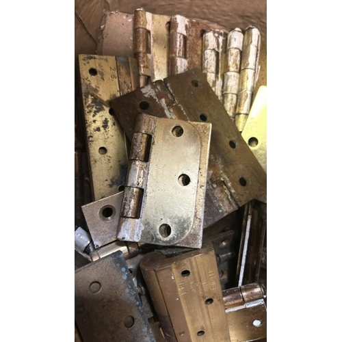 537 - Box of brass door hinges, assorted sizes   / All lots are located at Gower Reclamation, Unit 17b, Cr... 