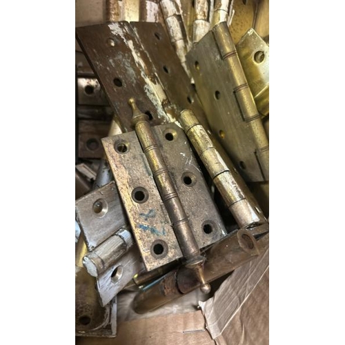 537 - Box of brass door hinges, assorted sizes   / All lots are located at Gower Reclamation, Unit 17b, Cr... 