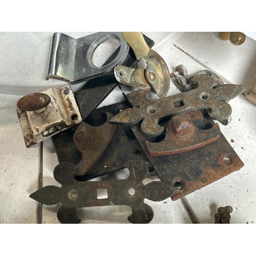 549 - Assorted latches brackets and thumb turn lock   / All lots are located at Gower Reclamation, Unit 17... 