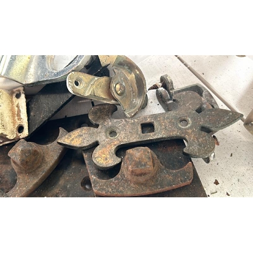 549 - Assorted latches brackets and thumb turn lock   / All lots are located at Gower Reclamation, Unit 17... 