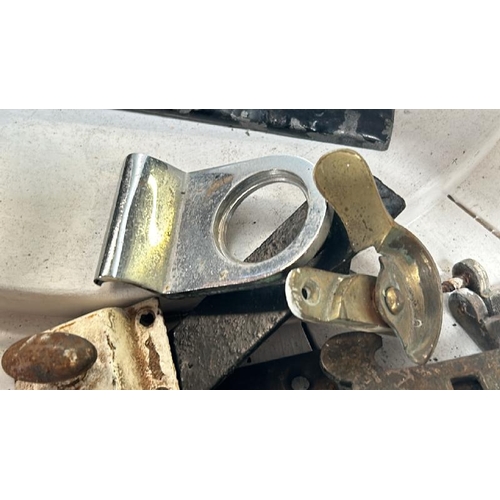 549 - Assorted latches brackets and thumb turn lock   / All lots are located at Gower Reclamation, Unit 17... 