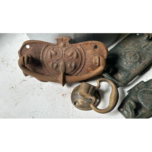 554 - Assorted door knockers  / All lots are located at Gower Reclamation, Unit 17b, Crofty Industrial Est... 