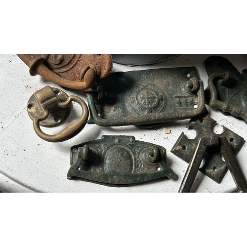 554 - Assorted door knockers  / All lots are located at Gower Reclamation, Unit 17b, Crofty Industrial Est... 