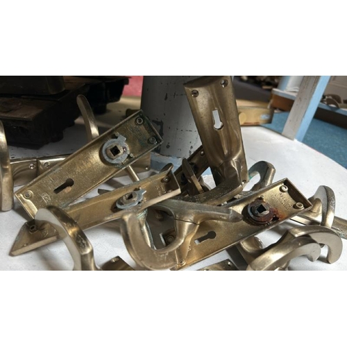 559 - Assorted modern brass door handles, different sizes  / All lots are located at Gower Reclamation, Un... 