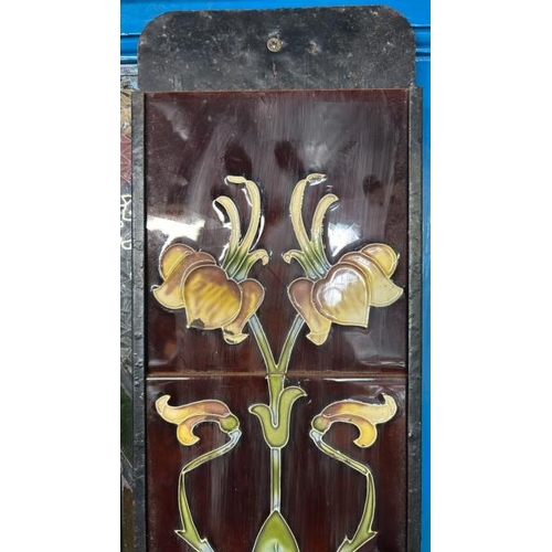 584 - Half set of five art nouveau floral fireplace tiles, each 15x15cm, with metal tile holder  / All lot... 